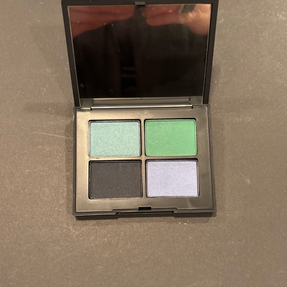 NEW NARS Bold Blue and Green Eyeshadow Quad in Moskova - Picture 7 of 9